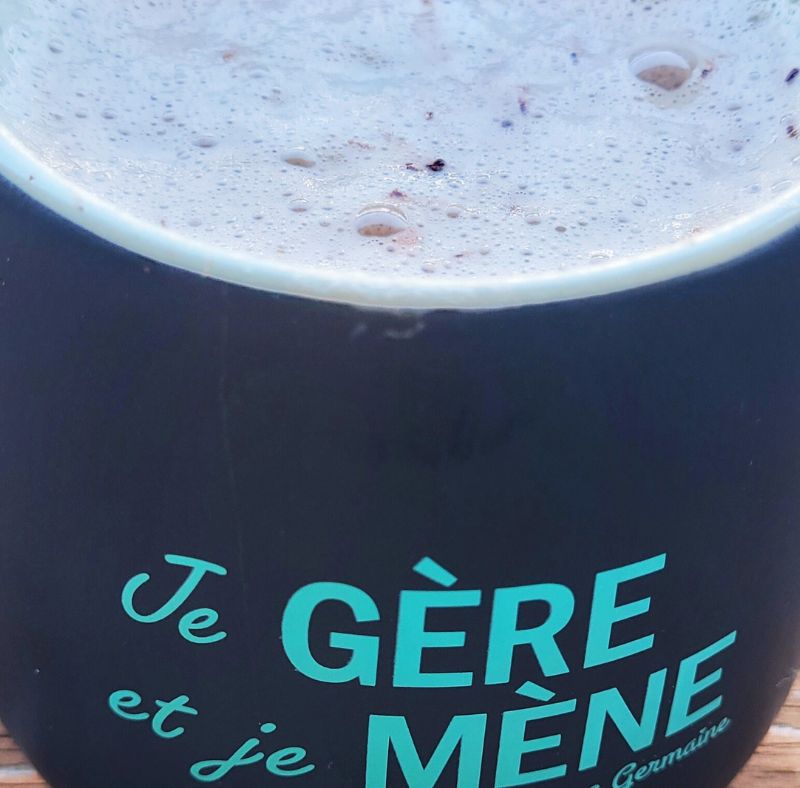 Tasse en céramique ''Je gère et je mène''