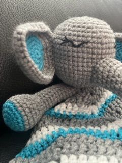 Doudou éléphant pour bébé