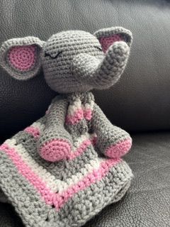 Doudou éléphant au crochet