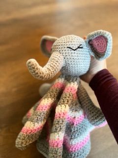 Doudou éléphant au crochet