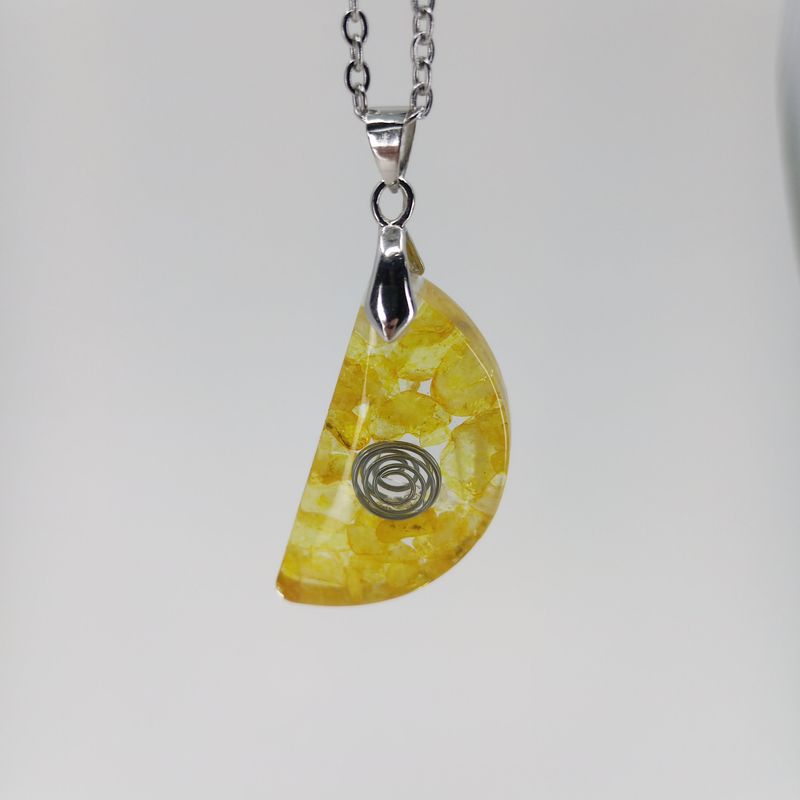 Pendentif collier de citrine jaune et résine, Pierre de naissance novembre, Cristaux naturels