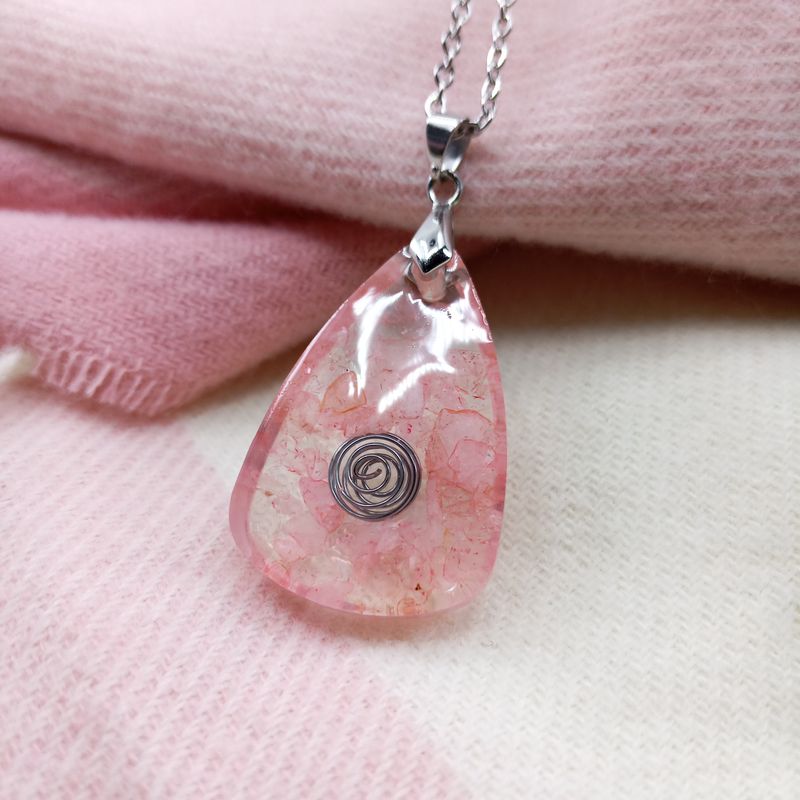 Pendentif collier de Quartz rose et résine, Pierres semi-précieuses de Cristaux naturels