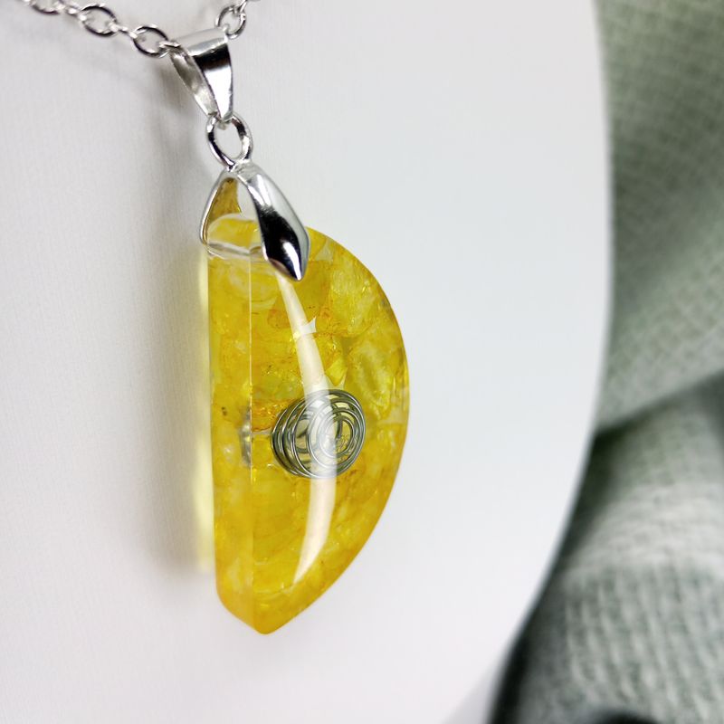 Pendentif collier de citrine jaune et résine, Pierre de naissance novembre, Cristaux naturels