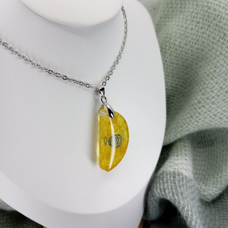 Pendentif collier de citrine jaune et résine, Pierre de naissance novembre, Cristaux naturels