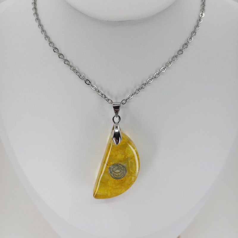 Pendentif collier de citrine jaune et résine, Pierre de naissance novembre, Cristaux naturels