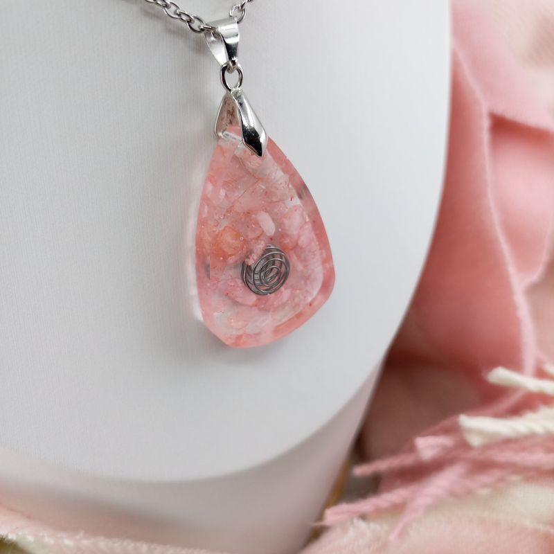 Pendentif collier de Quartz rose et résine, Pierres semi-précieuses de Cristaux naturels