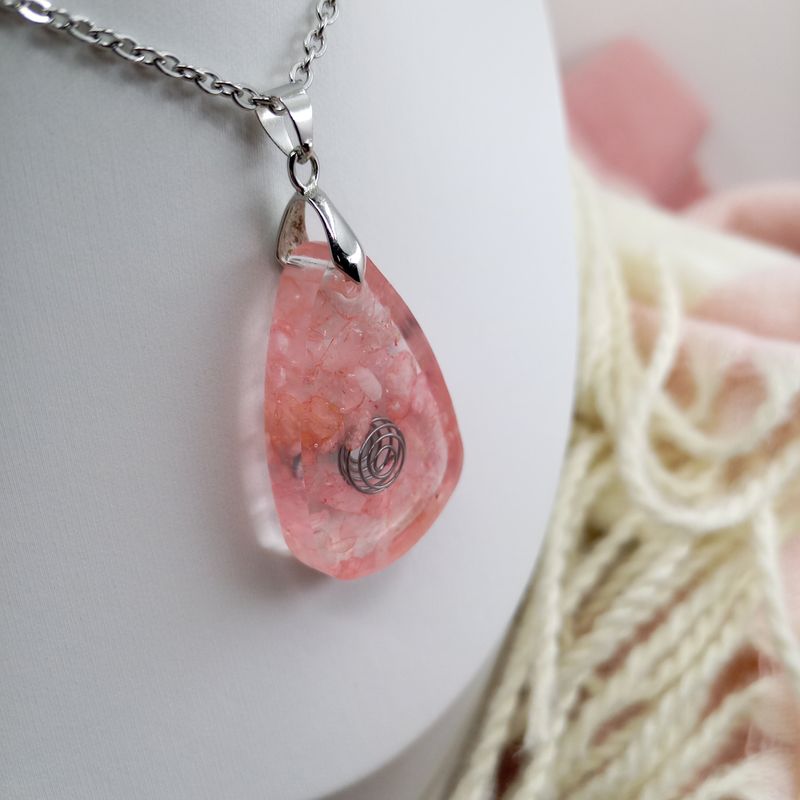 Pendentif collier de Quartz rose et résine, Pierres semi-précieuses de Cristaux naturels