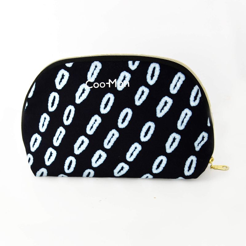 Trousse de toilette en tissu batik noir motif cauri