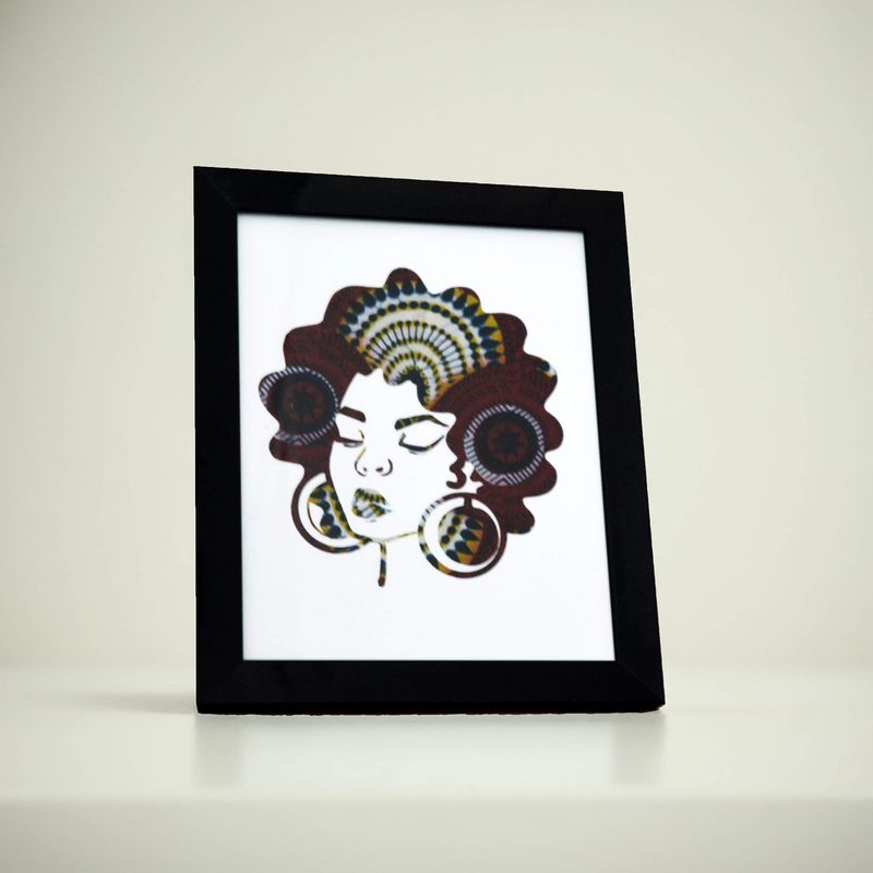 Affiche femme noire grosses boucles d'oreilles
