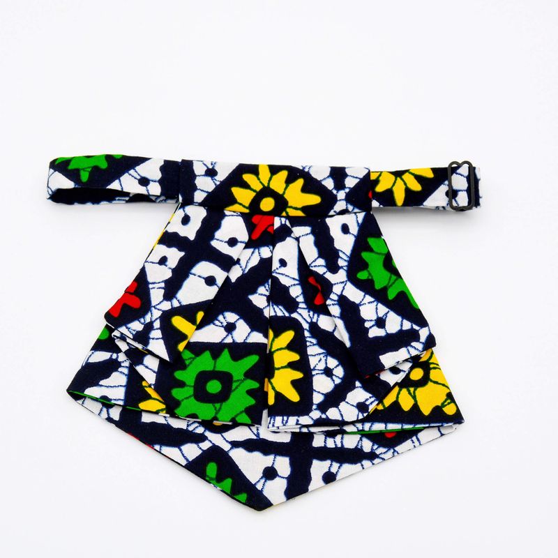 Cravate courte style jabot en pagne wax- jaune, vert, rouge et noir
