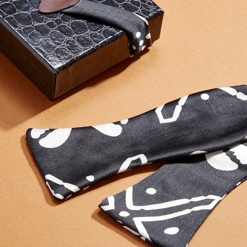 Noeud Papillon À Nouer - Soie Noire Motif Cauris