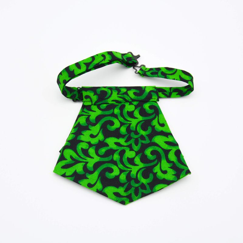 Cravate courte style jabot en pagne wax – vert et noir