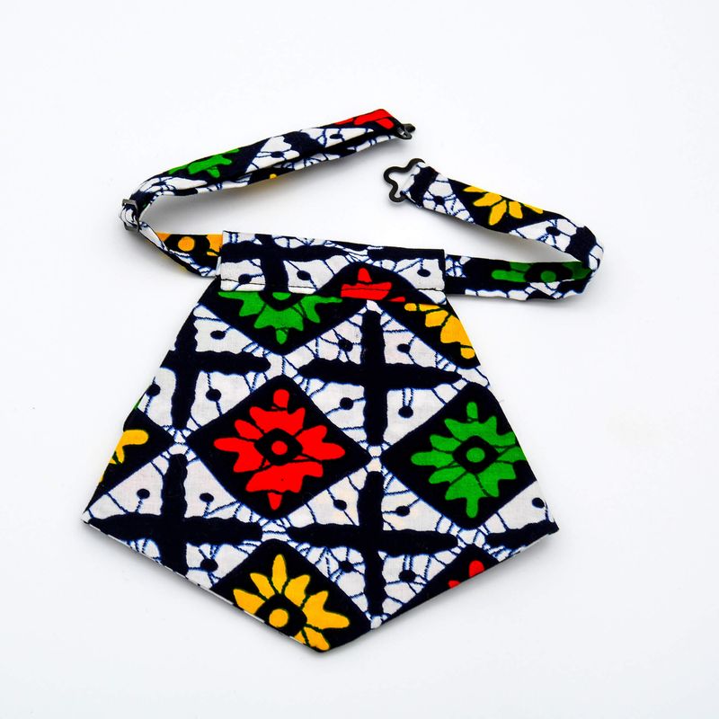 Cravate courte style jabot en pagne wax- jaune, vert, rouge et noir