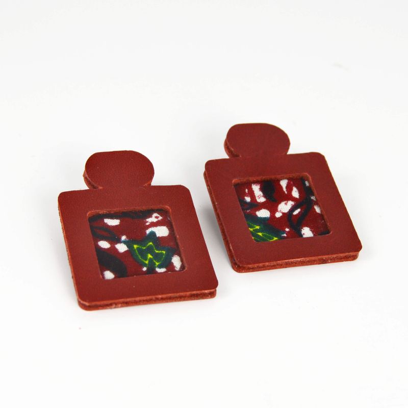 Boucles d’oreilles en cuir bleu et wax – Modèle NaN – Collection ReNée