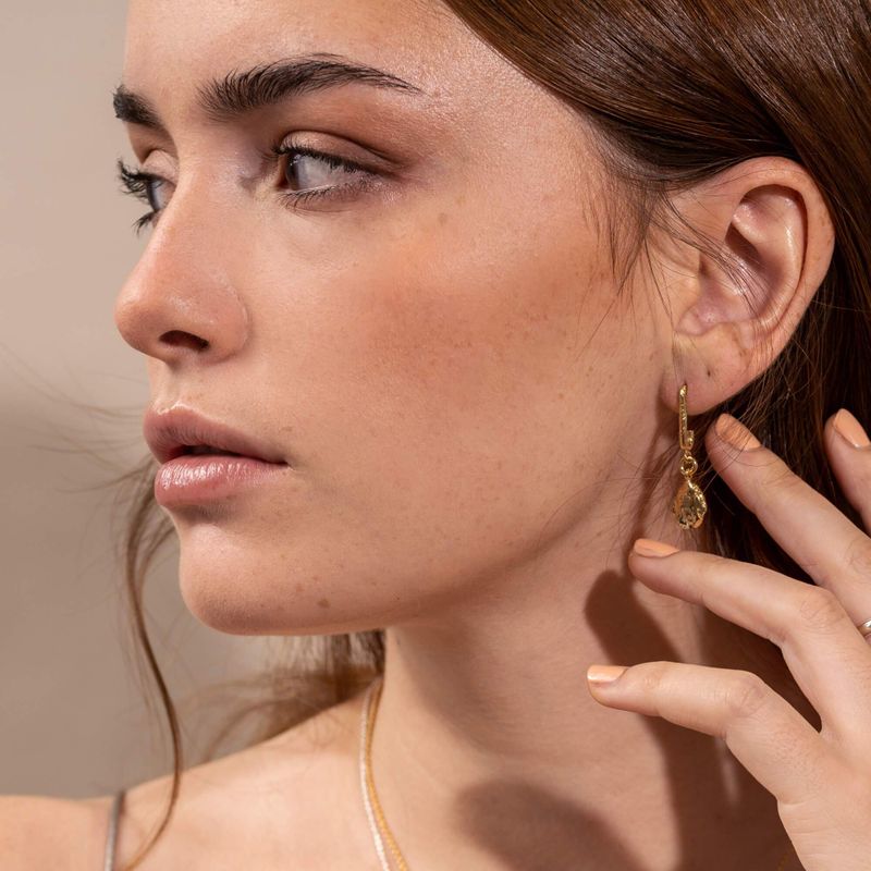 Chantal - Longues boucles d'oreilles avec breloque