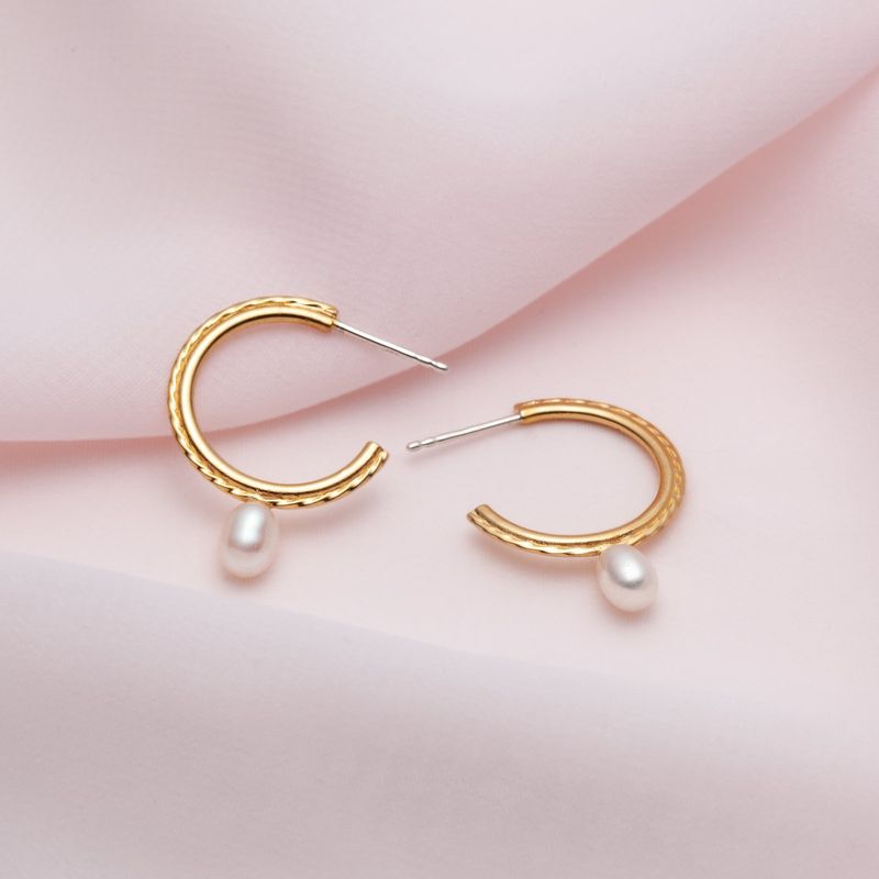 boucles d'oreilles anneaux avec perles
