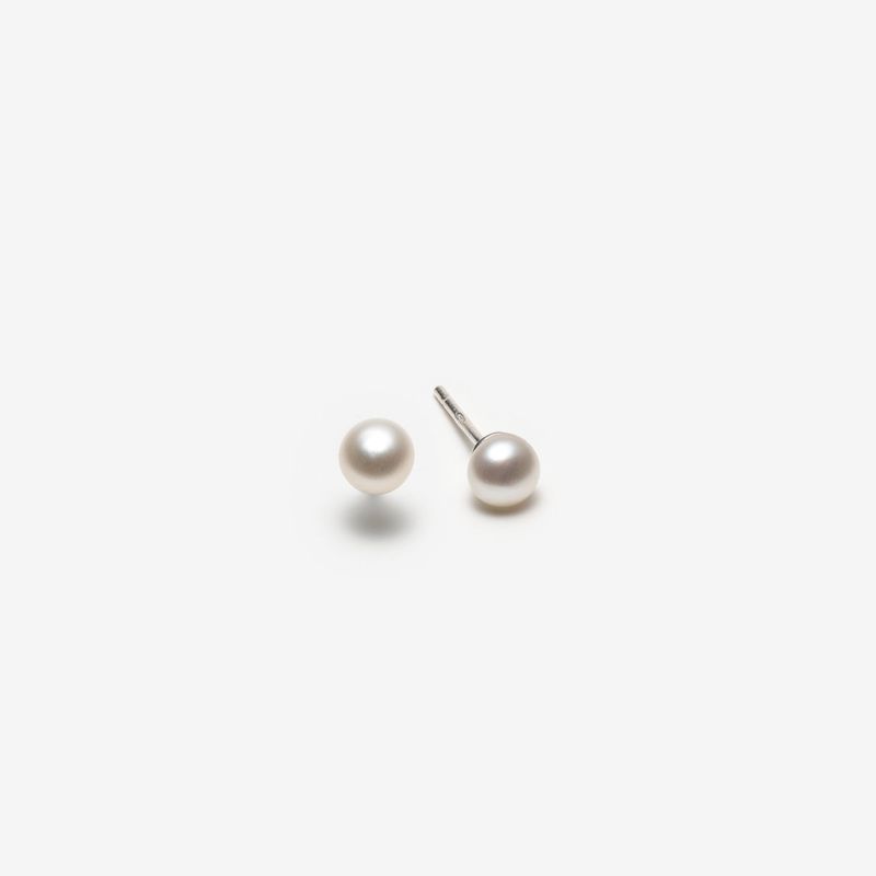 Boucles d’oreilles avec perles blanches naturelles - 5 mm