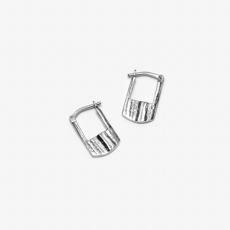 Minutieuse -  Anneaux d'oreilles en argent texturé
