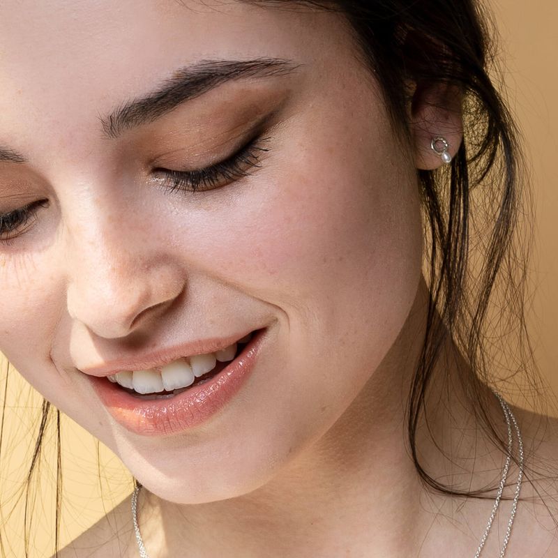 boucles d'oreilles cercles avec petites perles blanches