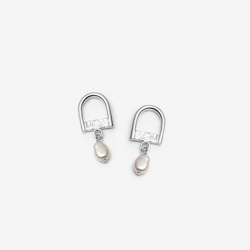 Ouverte d’esprit - Boucles d'oreilles géométriques avec ou sans breloque