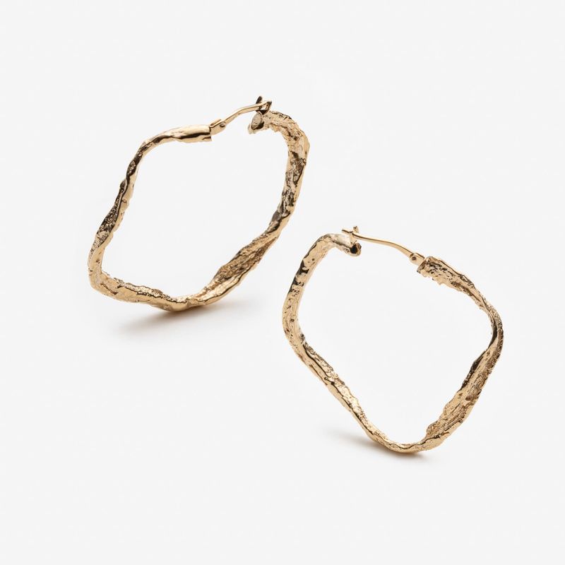 Émilie - Grands anneaux d’oreilles ondulés fait au Québec