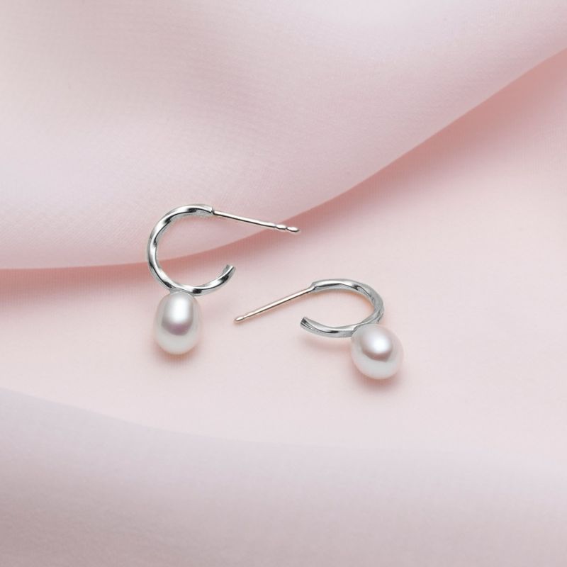 Boucles d'oreilles Créoles Perles Blanches - Élégance intemporelle et raffinement contemporain