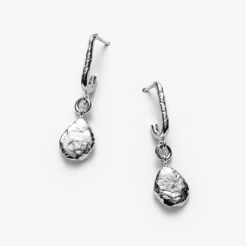 Chantal - Longues boucles d'oreilles avec breloque