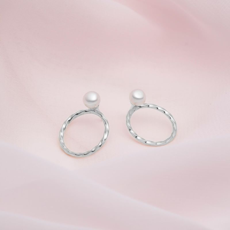 ear jackets avec perles blanches