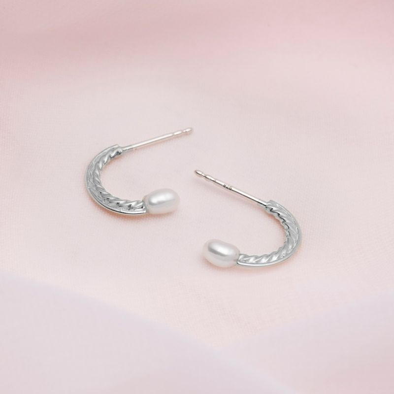 boucles d'oreilles avec perle blanche