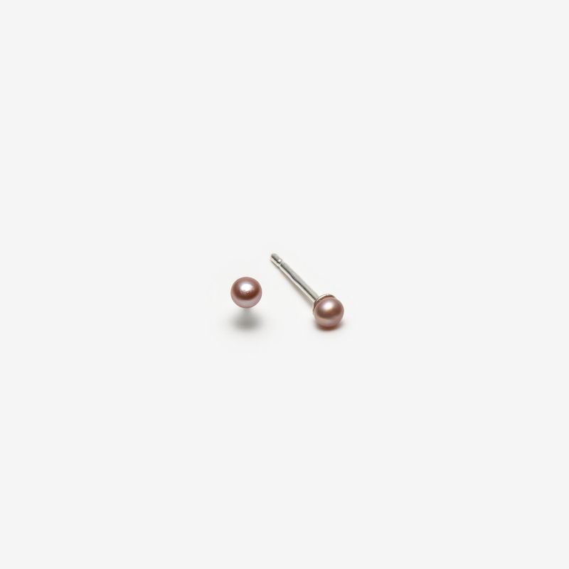 Petites boucles d’oreilles avec perles roses fabriquées au Québec - 3 mm