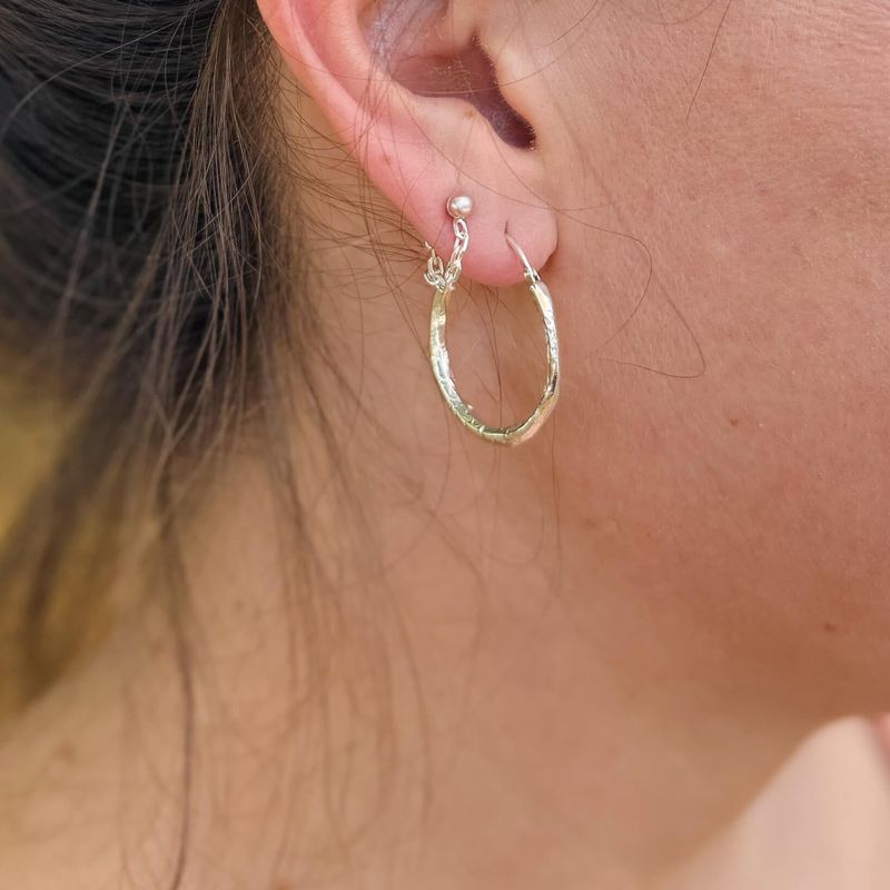 Chaines d’oreille courtes fabriquées par une créatrice de bijoux montréalaise