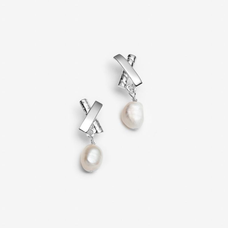 Déterminée - Boucles d’oreilles en forme de X - Option avec perle