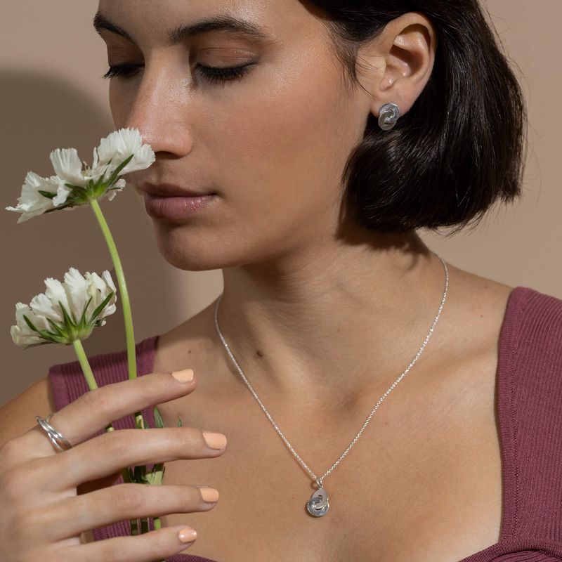 Engagée - Collier avec pendentif de cercles entrelacés
