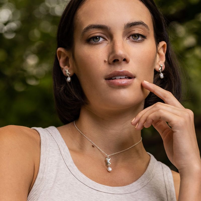 Loyale - Collier avec pendentif en forme de X
