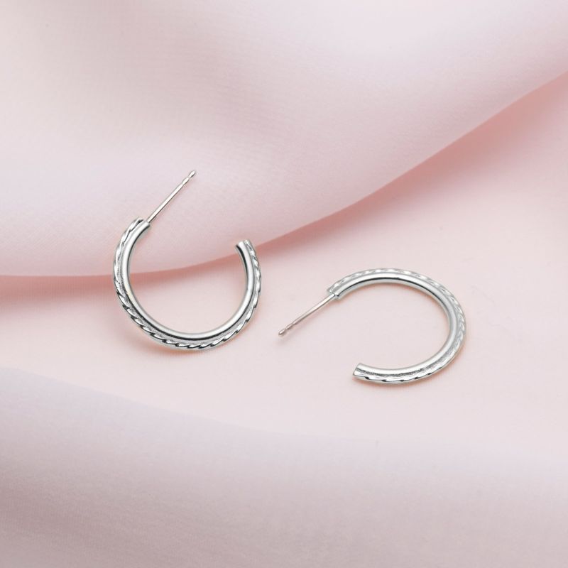 anneaux en argent minimalistes