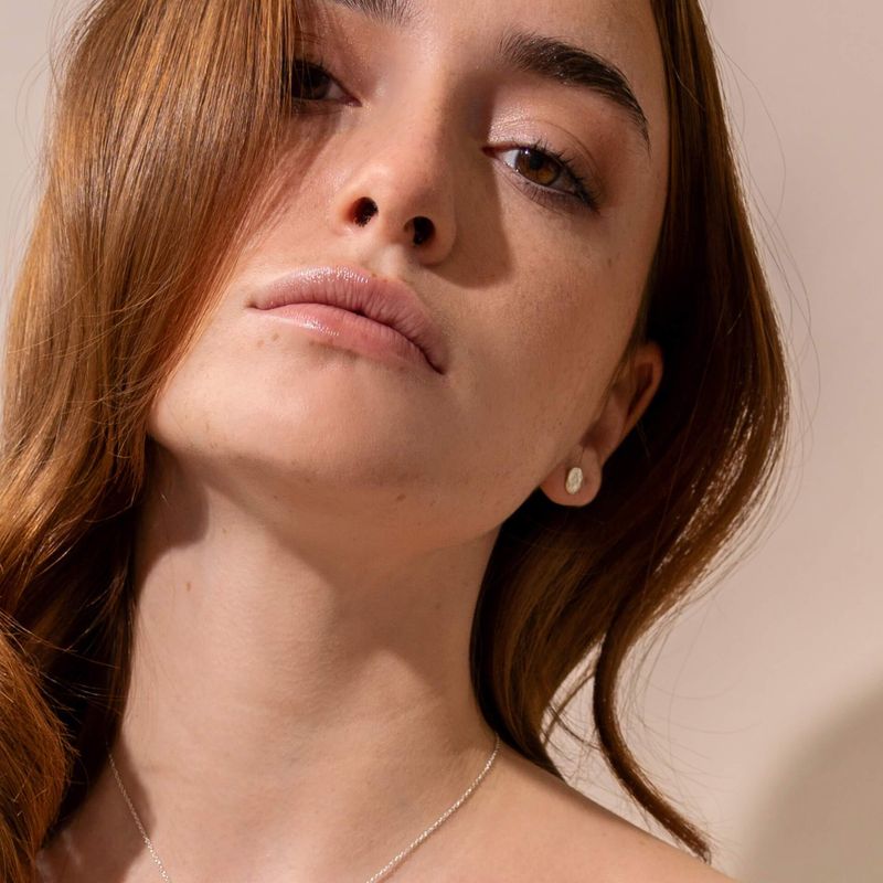 Élise - Petites boucles d’oreilles clou en argent texturé
