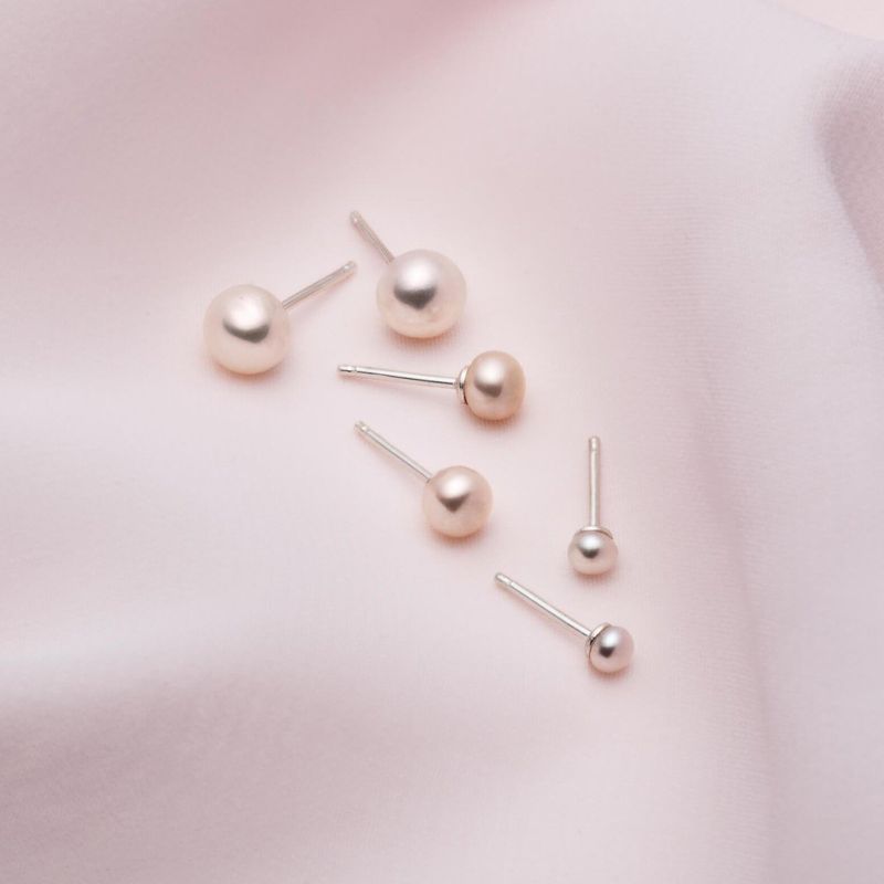 Boucles d’oreilles avec perles blanches naturelles - 5 mm