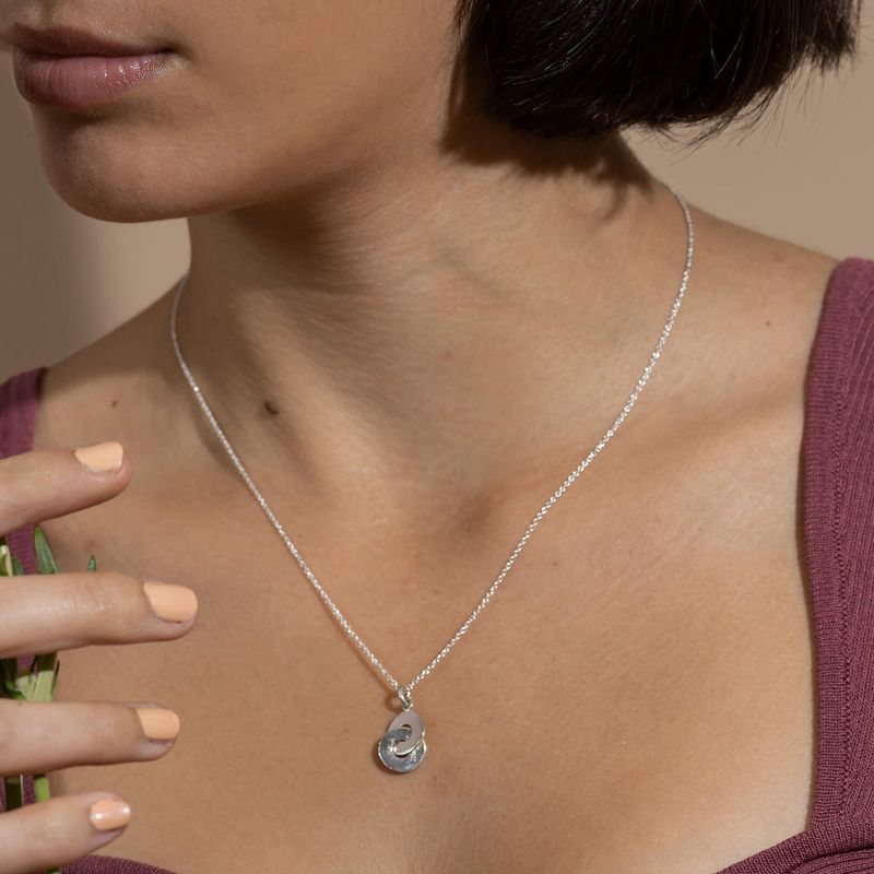 Engagée - Collier avec pendentif de cercles entrelacés