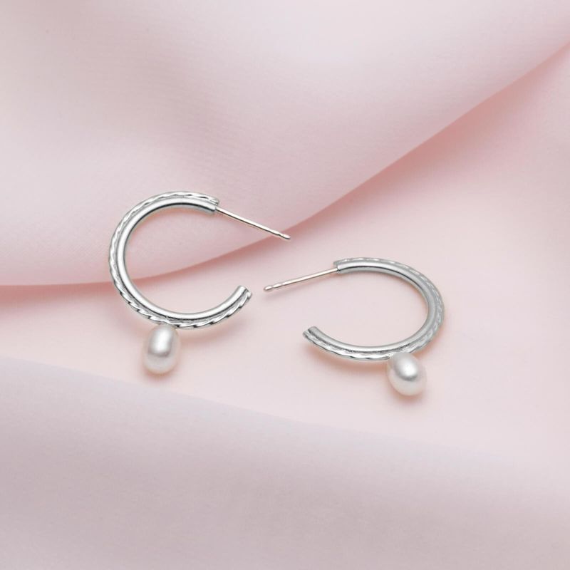 boucles d'oreilles anneaux avec perles