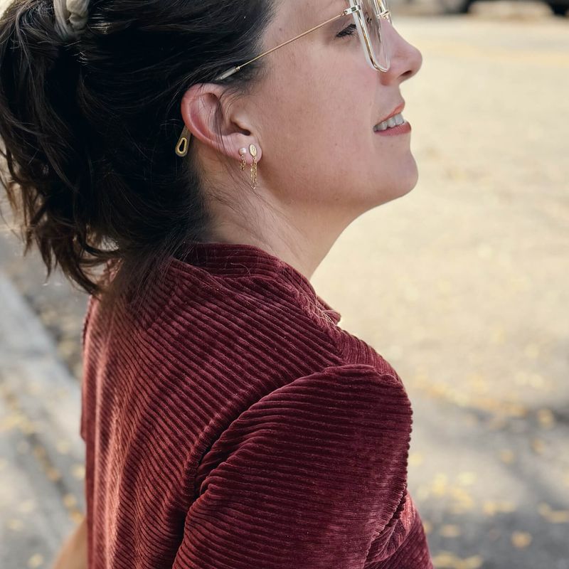 Chaines d’oreille courtes fabriquées par une créatrice de bijoux montréalaise