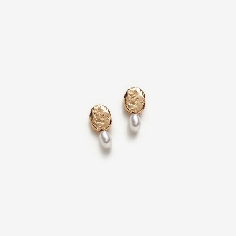 Élise avec petites perles - Petites boucles d’oreilles ovales faites à la main