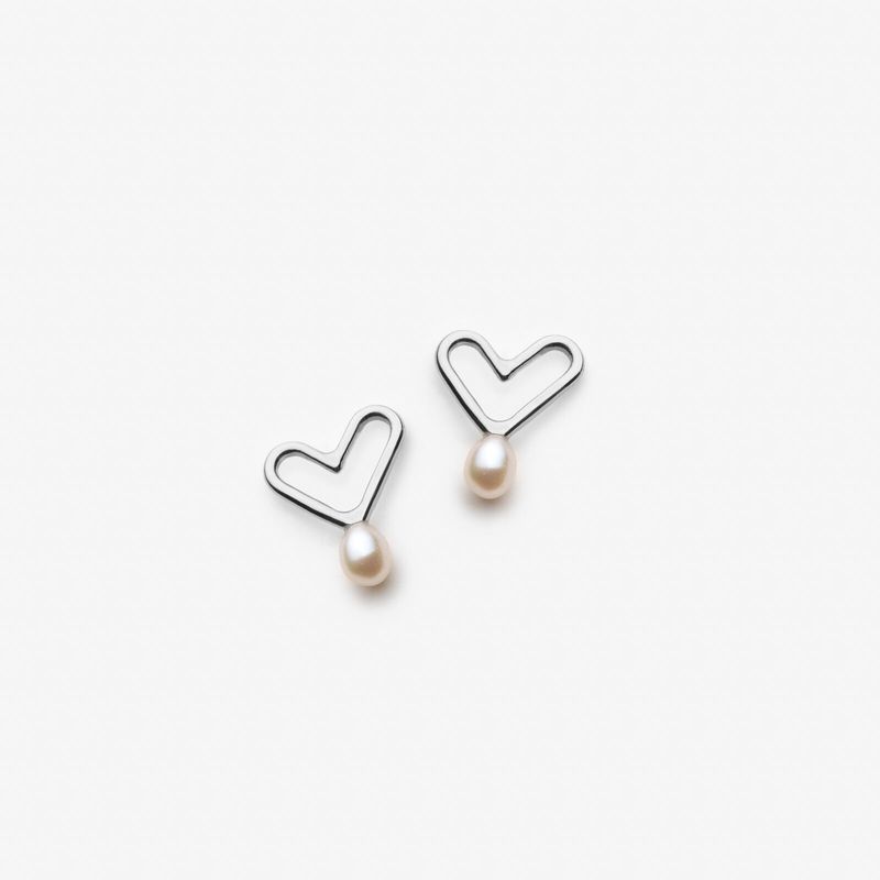 Boucles d'oreilles coeurs avec petites perles blanches