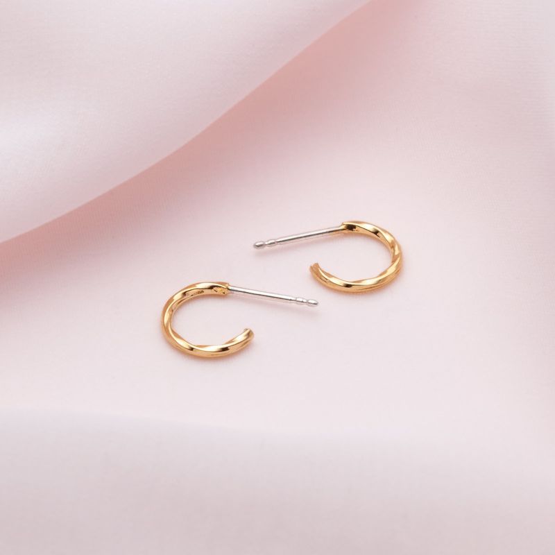 Boucles d'oreilles Créoles Perles Blanches - Élégance intemporelle et raffinement contemporain