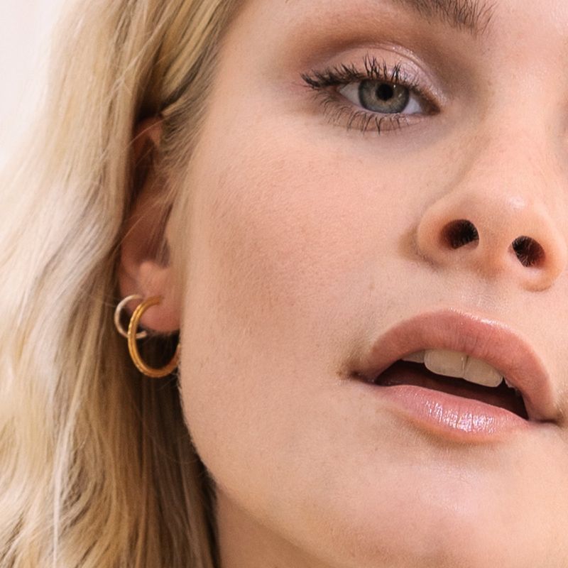 Boucles d'oreilles Créoles Perles Blanches - Élégance intemporelle et raffinement contemporain