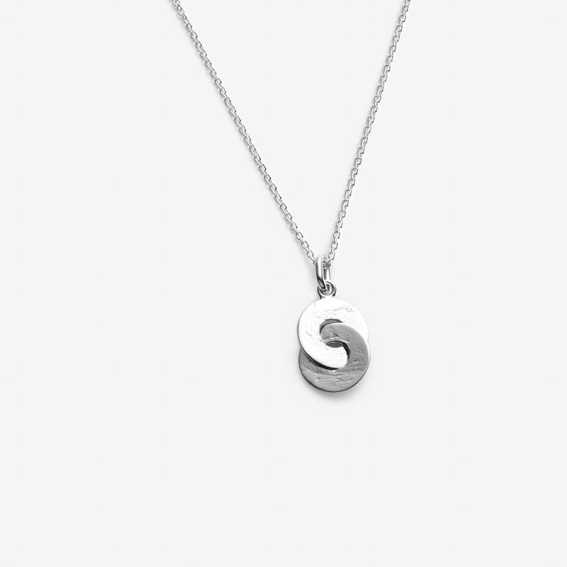 Engagée - Collier avec pendentif de cercles entrelacés