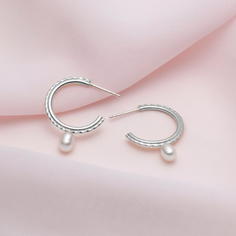 boucles d'oreilles anneaux avec perles