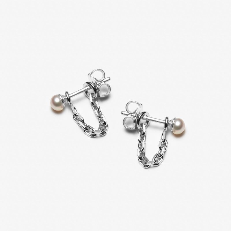 Boucles d’oreilles avec chaines pendantes et petites perles