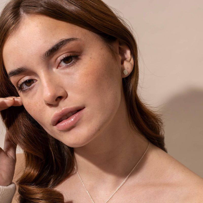 Élise - Petites boucles d’oreilles clou en argent texturé