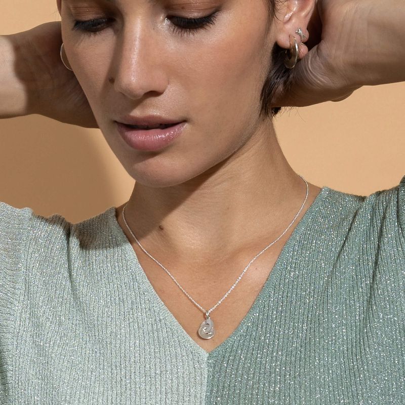 Engagée - Collier avec pendentif de cercles entrelacés