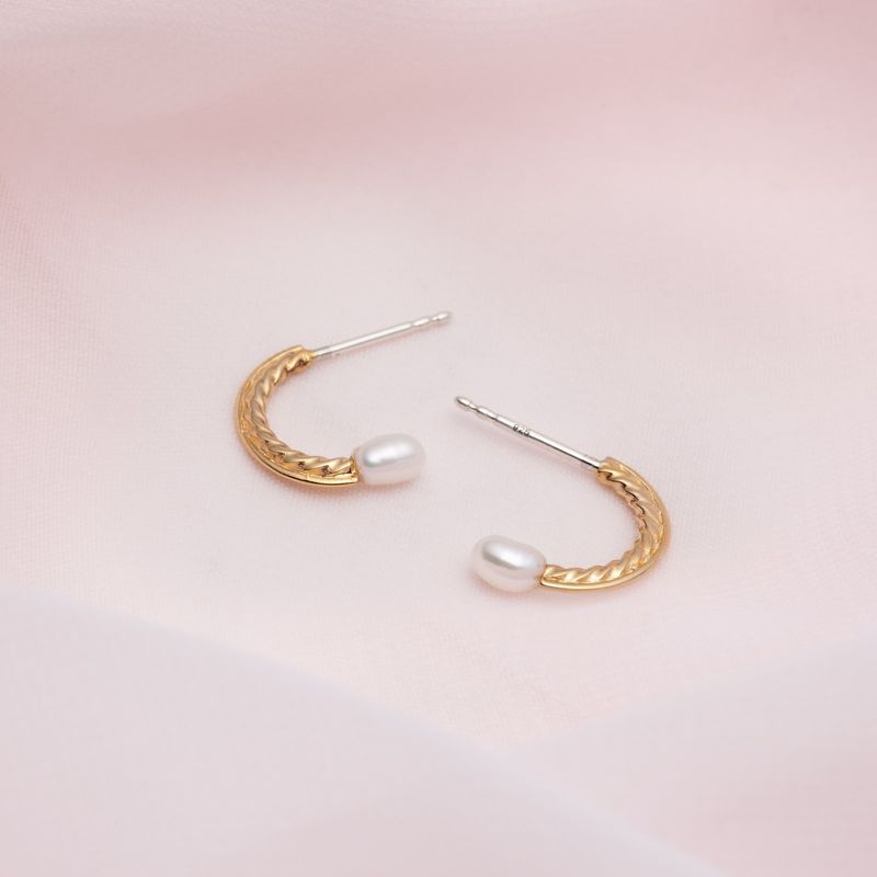 boucles d'oreilles avec perle blanche